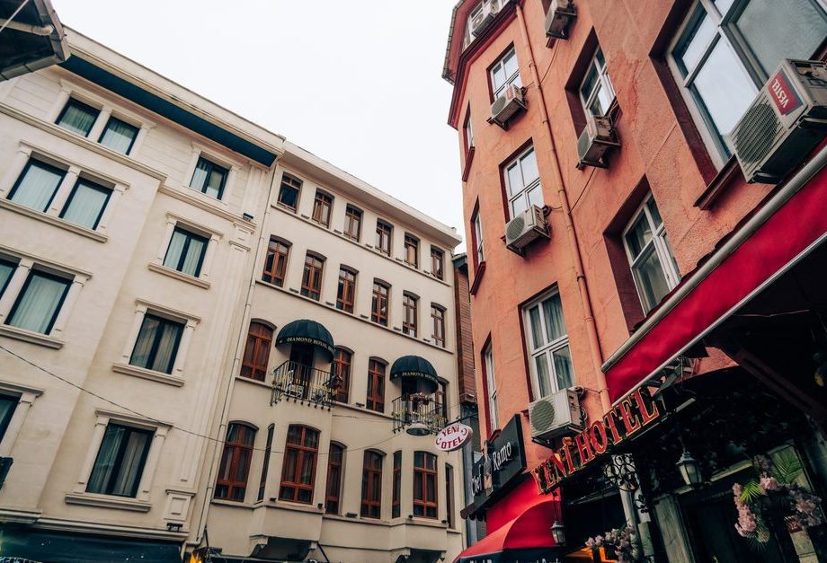 Hostelworld Vs Booking.Com Budget Backpackers: Hostelworld vs Booking.com: Which Platform Saves Budget Backpackers More Money?