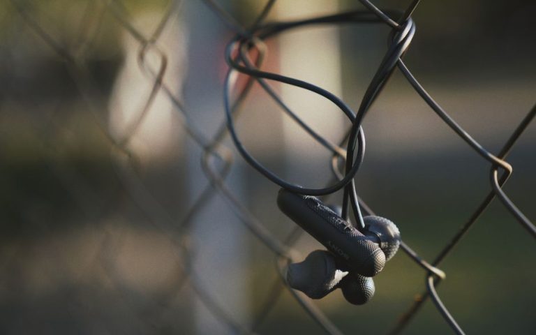 Noise-Cancelling Headphones For Digital Nomads: Noise-Cancelling Headphones for Nomads: Sony XM5 vs Bose QC Ultra Noise-Cancelling Headphones For Digital Nomads: Noise-Cancelling Headphones for Nomads: Sony XM5 vs Bose QC Ultra