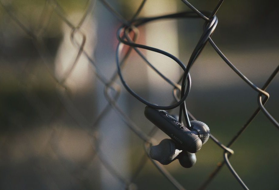 Noise-Cancelling Headphones For Digital Nomads: Noise-Cancelling Headphones for Nomads: Sony XM5 vs Bose QC Ultra